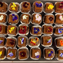 Load image into Gallery viewer, share this sweet canape catering with your family and friends ant your next party event

